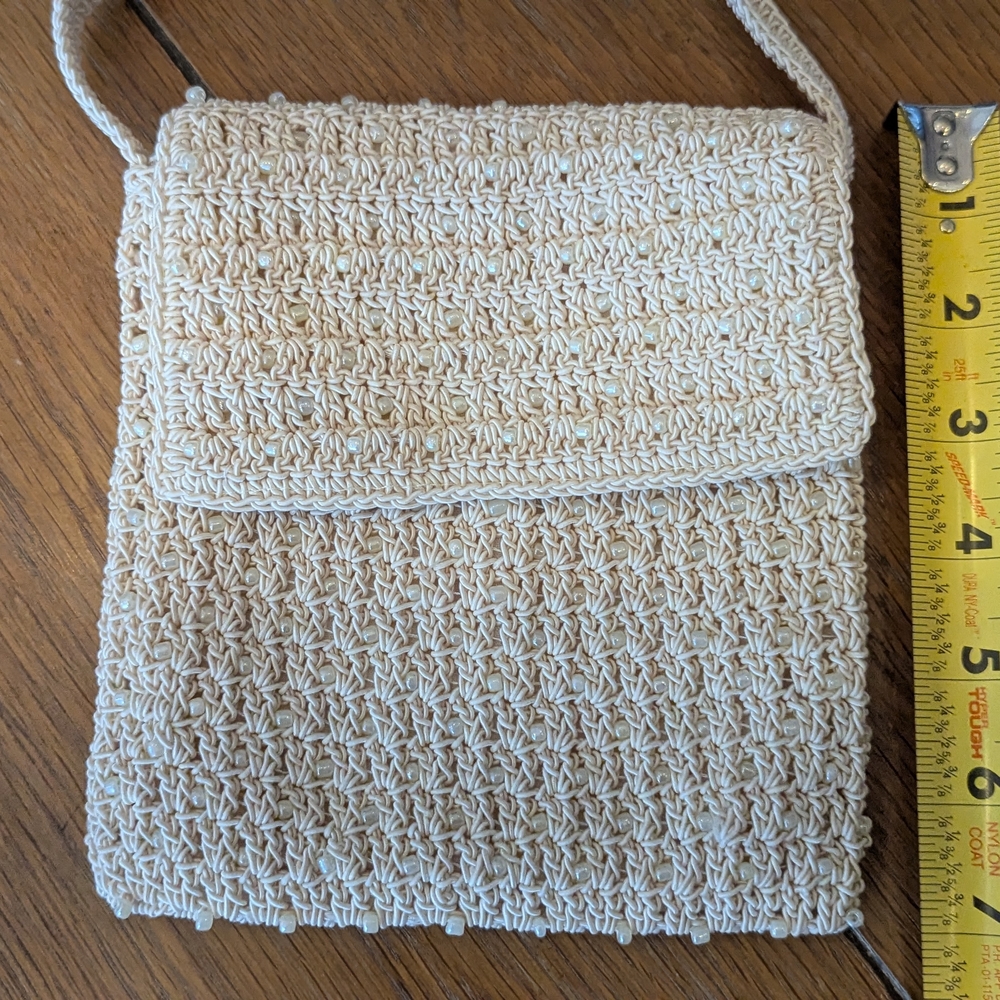 Elegant Frankie &Johnnie Cream Crochet Shoulder Bag - Picture 7 of 8